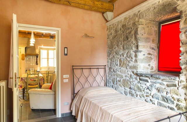 apartment with swimming pool in the Pontremoli hills