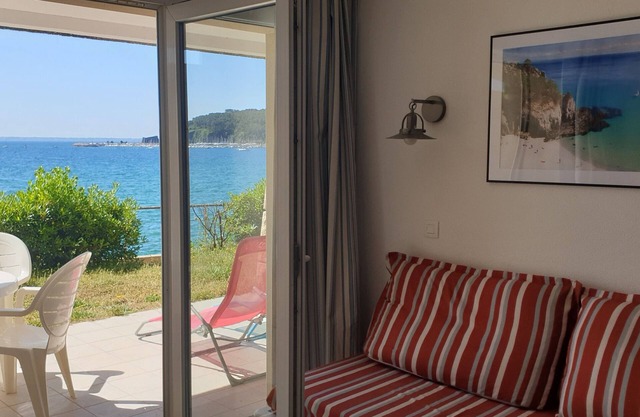 apartment with terrace, pool and sea view!