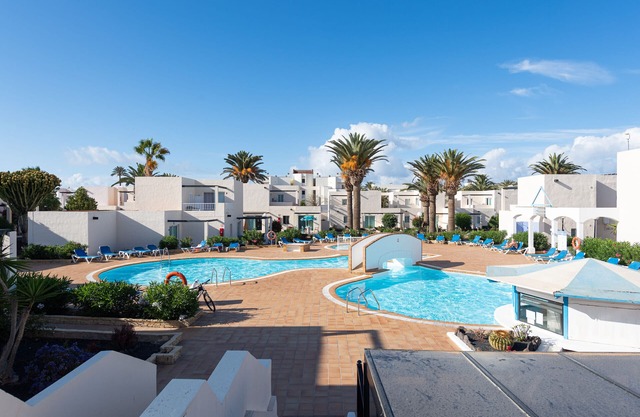 Apartment with terrace, swimming pool and beachfront in Corralejo - Home For Guest