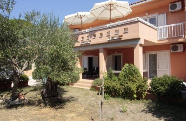 Apartment with Terrace in City Center
