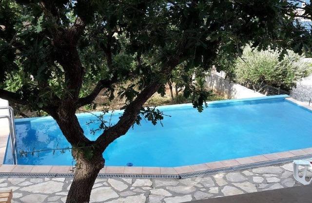Apartment with terrace, sea view, barbecue, community pool, free WiFi, air conditioning