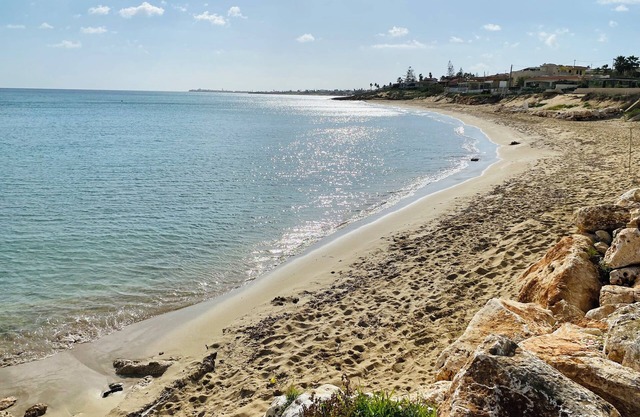 Apartment with terrace overlooking crystal clear sea. Parking space. Pets allowed