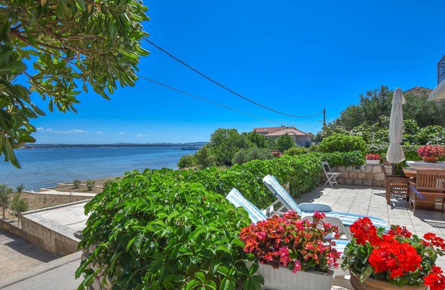 Apartments Aquamarine (14555-A2) - Tkon - island Pasman