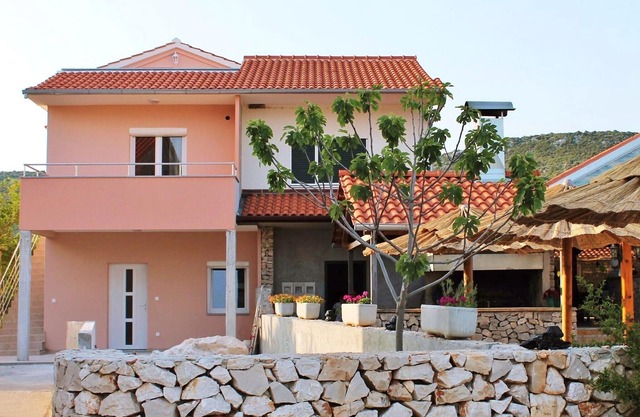 Apartments Anamarija, (14981), Vinišće, Croatia