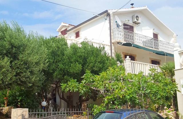 Apartments and rooms Mira Studio apartment