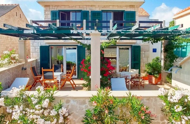 Apartments Ennio, (9949), Povlja, hr