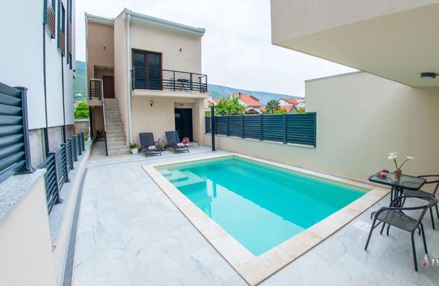 Apartments Gallery M and A - with pool