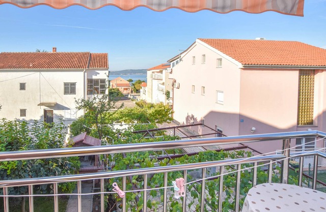 Apartments Garoful (82851-A3) - Sv. Filip i Jakov