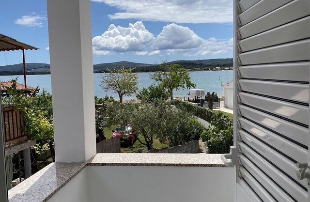 Apartments Roko - One bedroom apartment with balcony and sea view (A2)