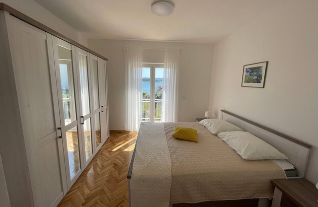 Apartments Roko- One bedroom apartment with balcony and sea view (A3)
