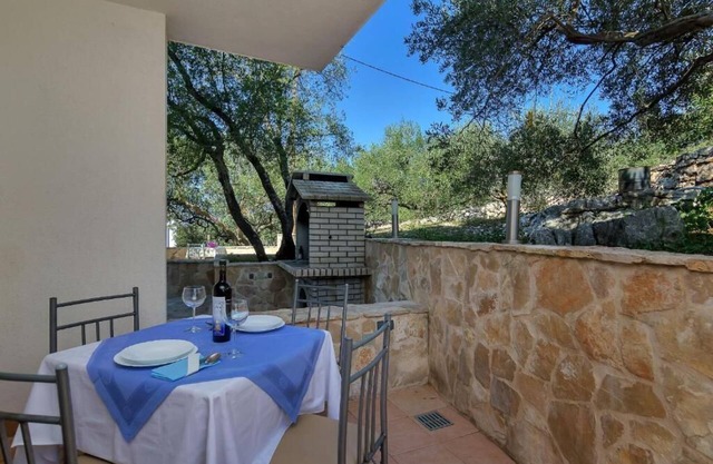 Apartments Igor (44141-A2) - Gdinj - island Hvar