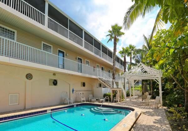Apartments in Holmes Beach, FL, USA