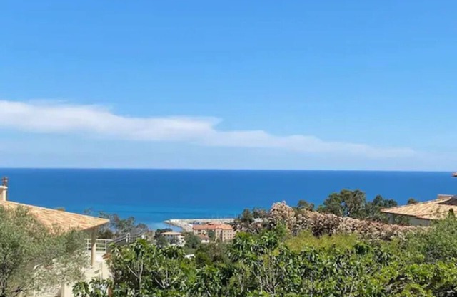 Apartments in private residence with sea view, quiet and close to shops and beaches.