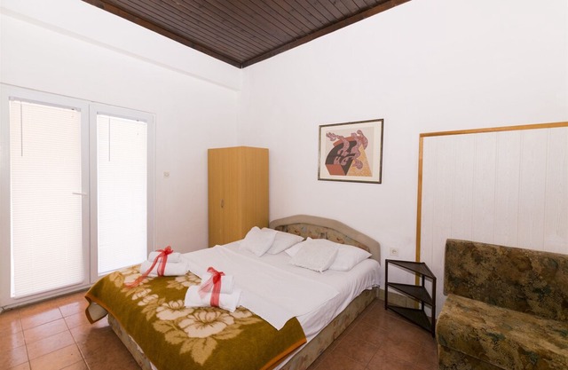 Apartments Irena (16831-A5) - Tkon - island Pasman
