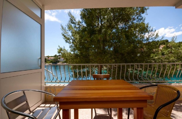 Apartments Ivo (38671-A3) - Basina