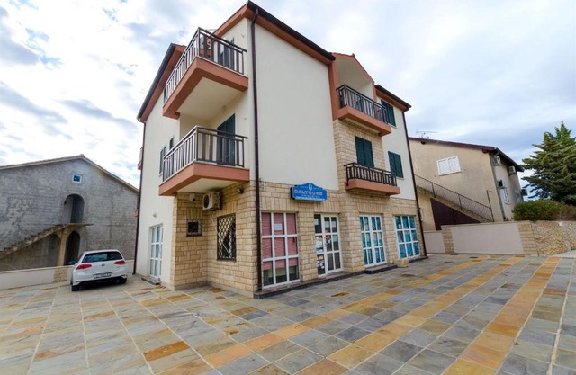 Apartments Karmen I