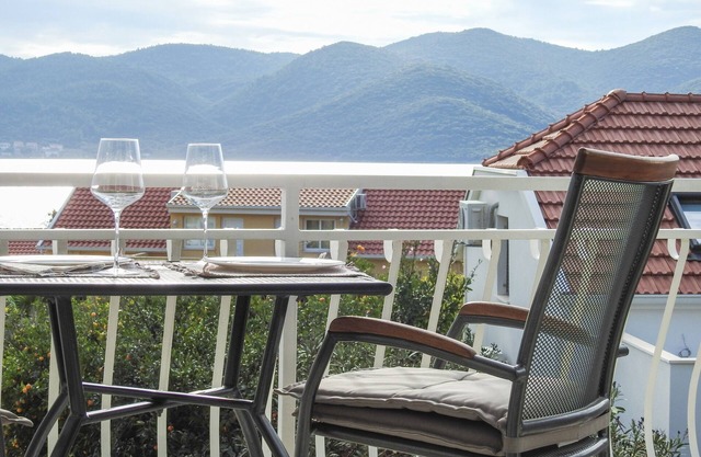 Apartments Klara - Comfort Studio with Balcony and Sea View