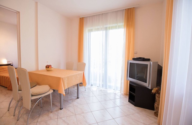 Apartments Laura (65931-A1) - Matulji