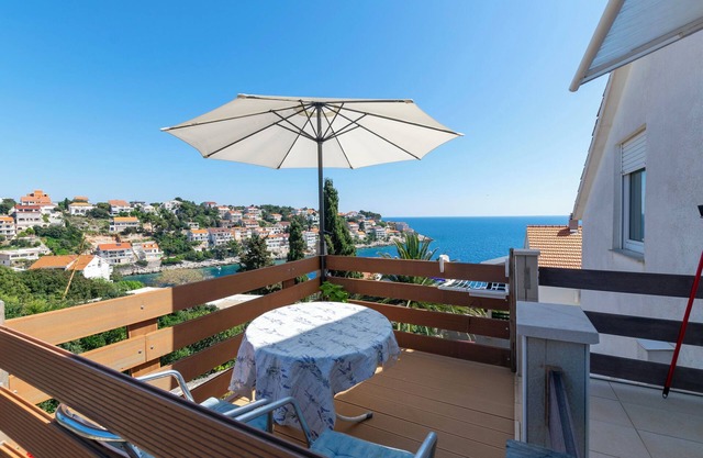 Apartments Malo Misto (97731-A2) - Zavalatica