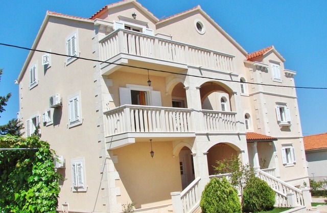 Apartments Mara, (12240), Supetar, Croatia