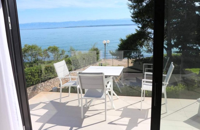 Apartments Marvi - one bedroom apartment with a sea view (Right)