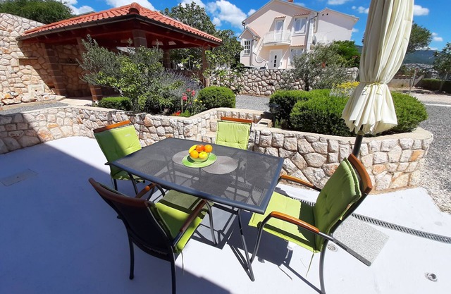 Apartments Pavelić (31871-A3) - Povile