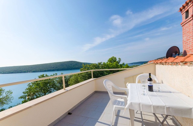 Apartments Ratko (70161-A3) - Rakalj