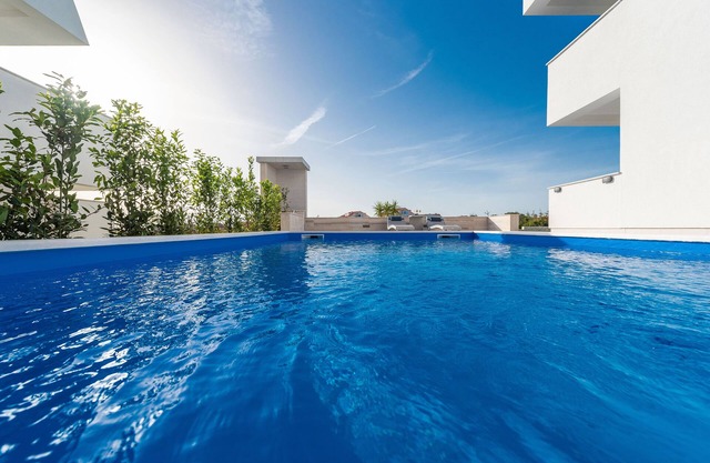 Apartments & Rooms Pool Villas Maris B