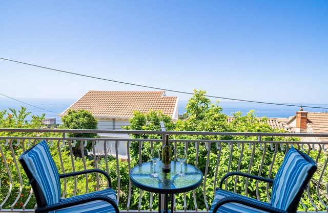 Apartments Stella - Three-Bedroom Apartment with Balcony and Terrace
