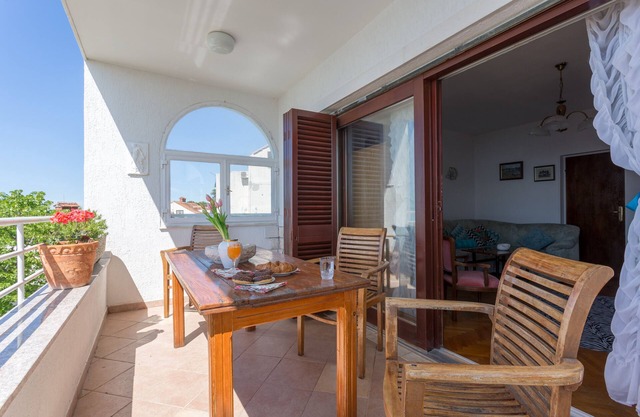 Apartments Sunrise (Duilovo) -Three Bedroom Apartment with Sea View Terrace