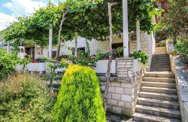 Apartments Tonči, (11203), Trpanj, Croatia