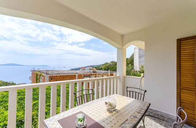 Apartments Toni (50091-A2) - Vinisce