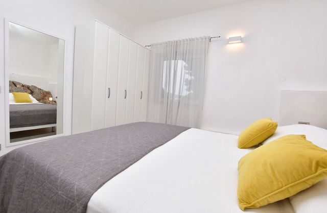 Apartments Uvala (40361-A4) - Primosten