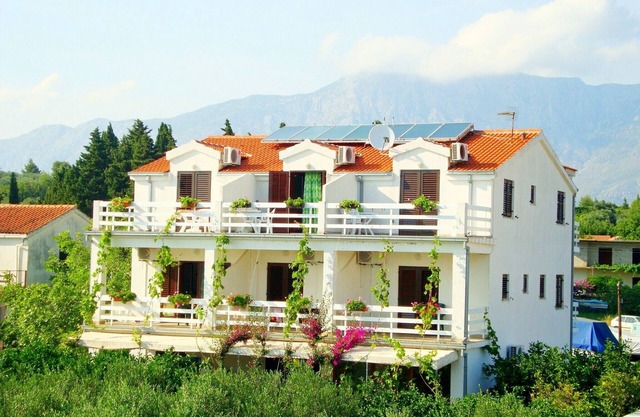 Apartments Vice, (11655), Sućuraj, Croatia