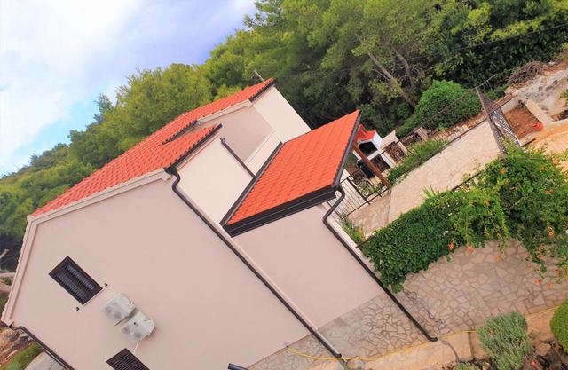 Apartments with parking space Rukavac, Vis - 8496