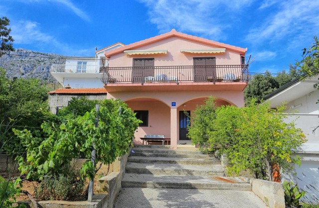 Apartments with parking space Stanici, Omis - 1027