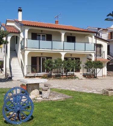 Apartments with parking space Tar, Porec - 6943