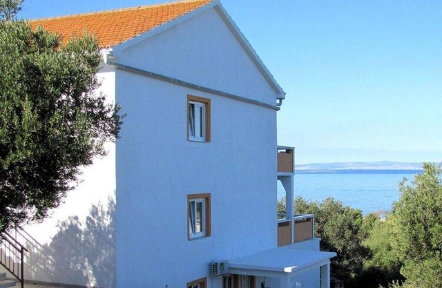 Apartments Zora, Lun