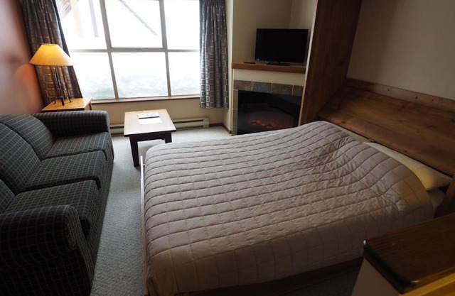 Apex Mountain Inn Suite 211-212 Condo