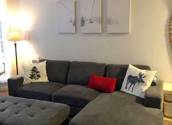 Apex Mountain renovated one bedroom Condo with mountain view