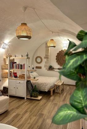 Apollonia suite