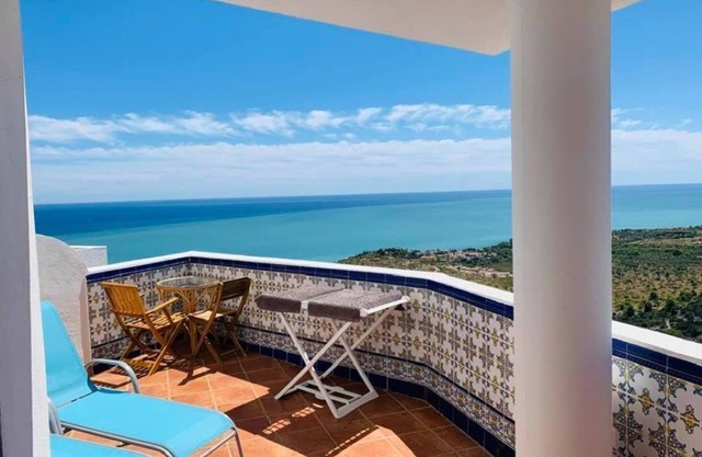 Appart 4/6 people sea and mountain view, outdoor and inter heated swimming pool