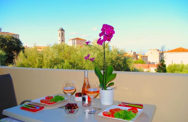 APPART CLIMATISE/TERRASSE A 2 MIN DE LA PLAGE