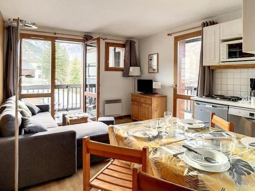 Appartement cosy au pied des pistes avec parking et balcon, 4 pers, centre village - FR-1-344-1077