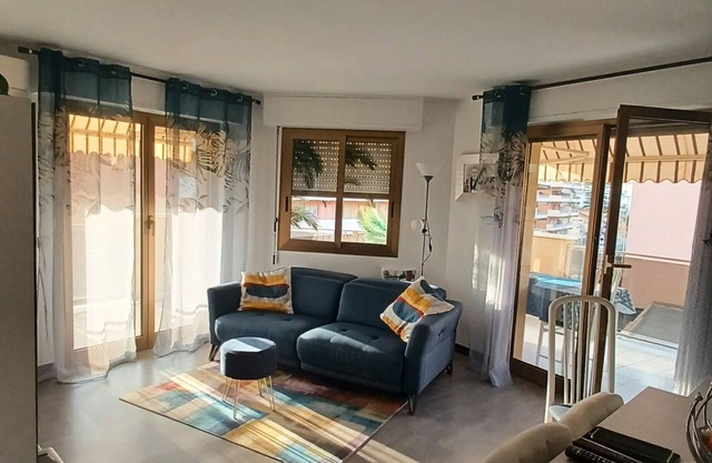 Appartement Moderne à 2 Minutes des Plages à Pieds Avec Aperçu mer et Terrasse