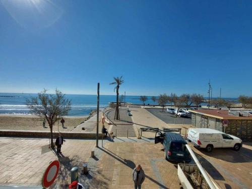 Appartement 2 pièces cabine, 4 couchages, vue mer, à 20 m de la plage - Grau d'Agde - FR-1-423-194