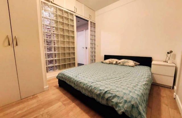Appartement Avec Cour et Salle de Projection au Coeur de Ménilmontant