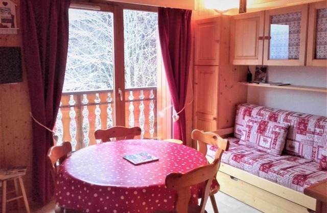 Appartement cosy 6 pers. proche pistes avec balcon, casier à skis et parking couvert - FR-1-573-32