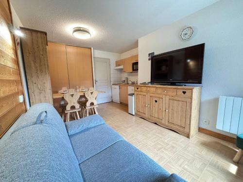 Appartement cosy avec balcon, au pied des pistes, piscine, parking, à Flumet - FR-1-505-110