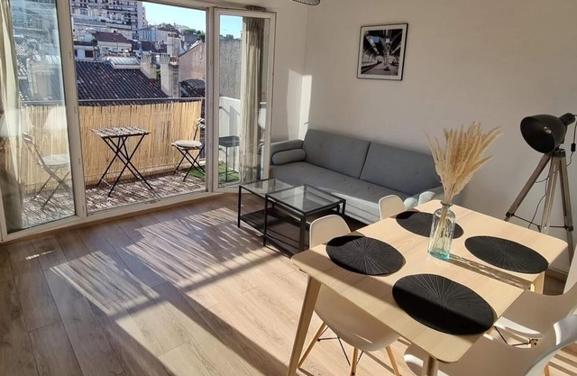 Appartement de Charme Avec Balcon Ensoleillé au Cœur de Marseille